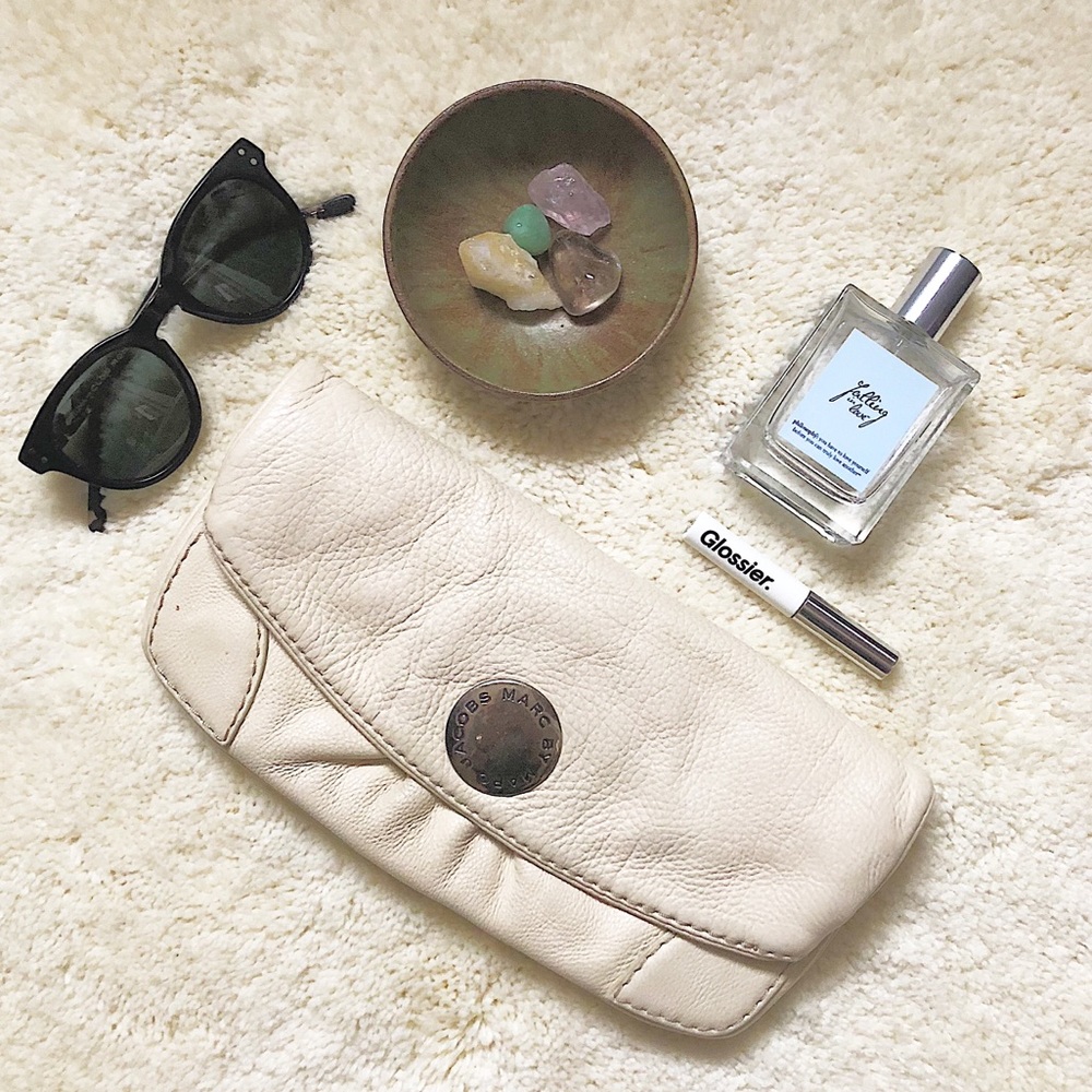 ✨HP!✨ Marc by Marc Jacobs | Pebbled leather clutch